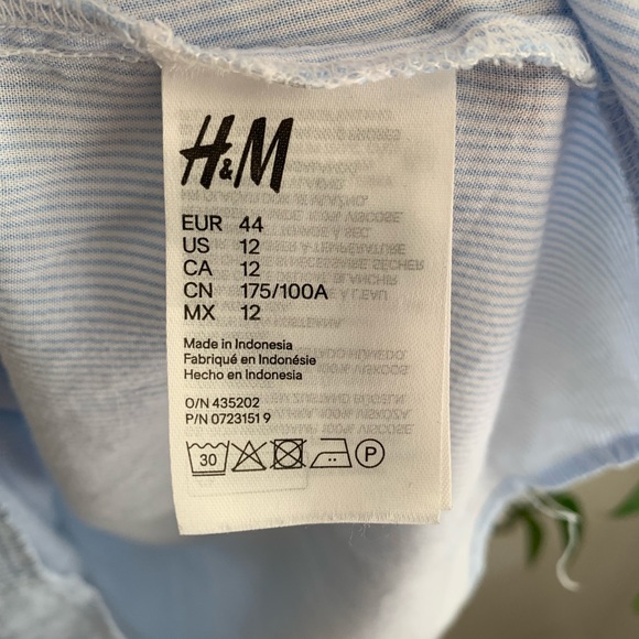 3 for $20 - 🍒 Light Blue Tank Top with Vertical White Pinstripes - Size 12 H&M - Picture 4 of 6